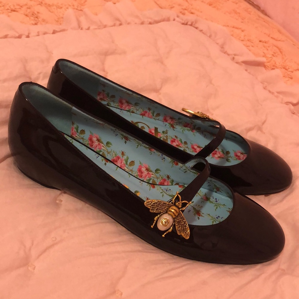 Gucci Black pat and leather  flats